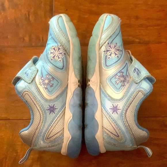 Disney Frozen Little Girl’s light up Sneakers EUC - Picture 3 of 9